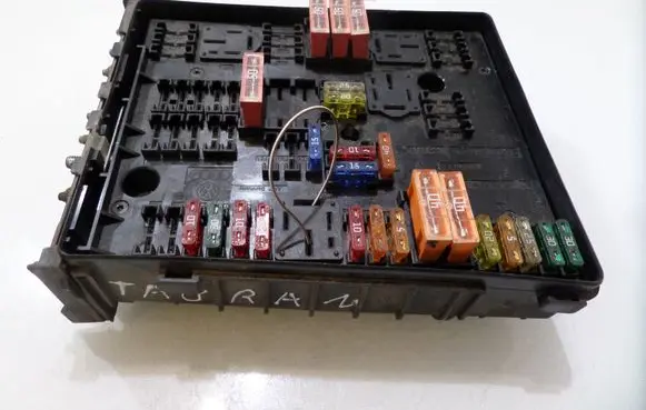 Volkswagen Touran I Fuse module 1K0937804B 1K0937800G