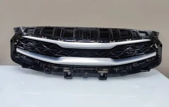 KIA Xceed Front bumper upper radiator grill