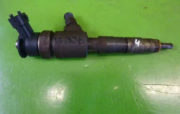 Peugeot Partner Fuel injector 0445110340