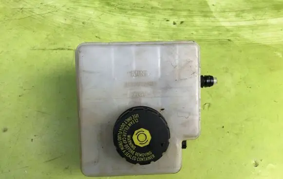 Mini Cooper Countryman R60 Brake fluid reservoir 34330772413