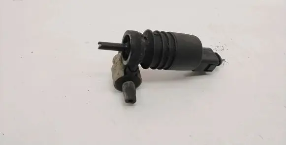 Volkswagen PASSAT B5 Windscreen/windshield washer pump 1J0973722