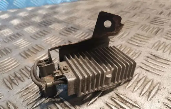 Lexus SC 300 - 400 Fuel pump relay 2308050110