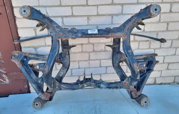 Volkswagen Touareg I Rear axle beam 7L0500041