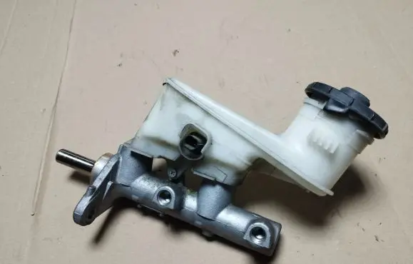 Honda Accord Master brake cylinder