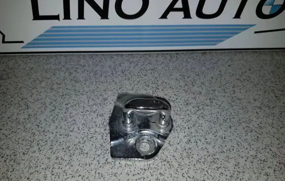 BMW 7 E65 E66 Front door lock loop/hook striker 8240573