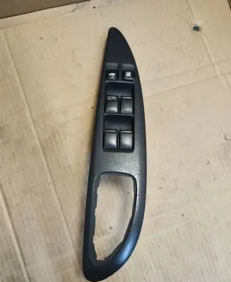 Nissan Primera Electric window control switch 25401AV640 C8DD702N