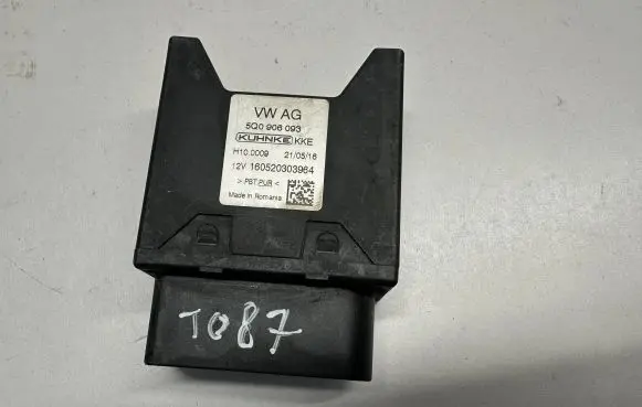 Audi A3 S3 8V Fuel injection pump control unit/module 5Q0906093