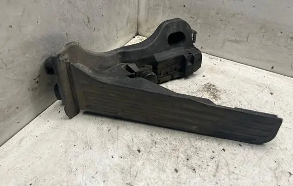 Volkswagen PASSAT B6 Accelerator throttle pedal 1K1723503L