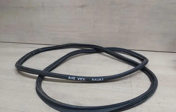 Toyota Avensis Verso Rubber seal tailgate window/glass AVUSZCZELKAKLAPY