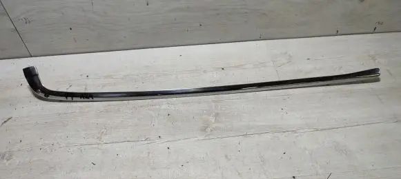 Rear bumper trim bar molding