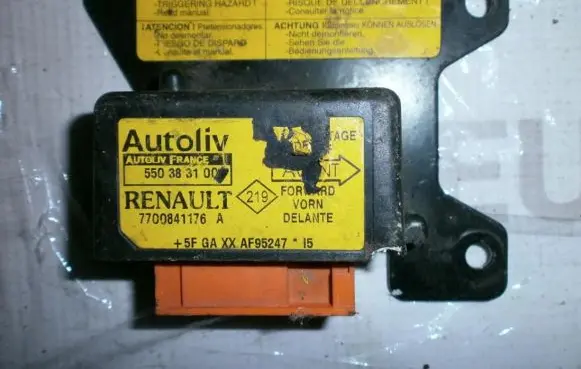 Renault Megane I Airbag control unit/module 7700841176A 550383100