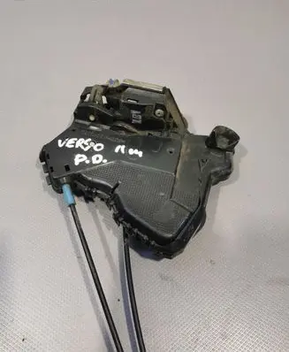 Toyota Verso Front door lock