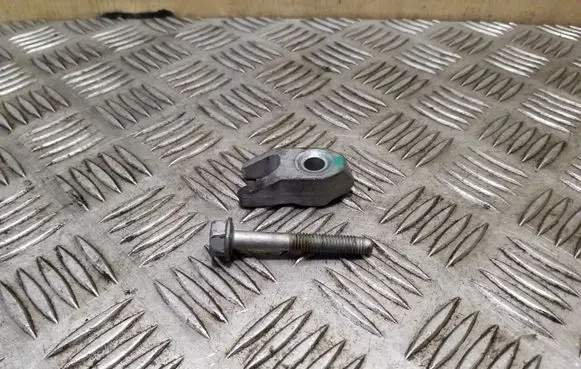 Chevrolet Captiva Fuel Injector clamp holder