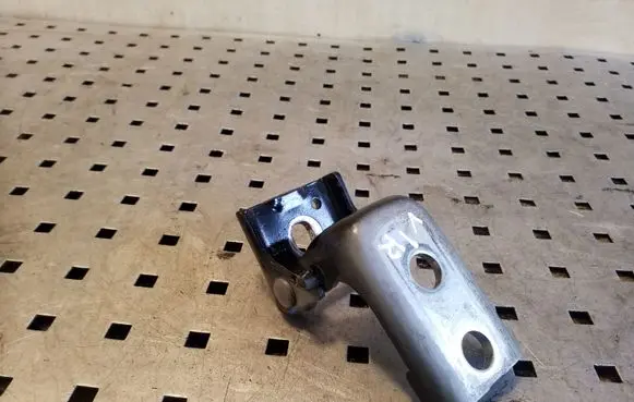 Peugeot 3008 I Front door upper hinge