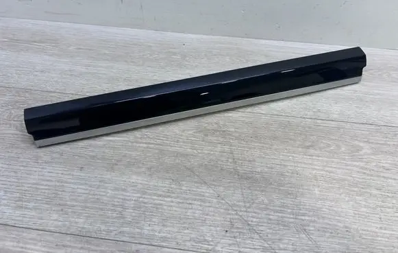 Dashboard glove box trim