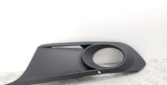 Volkswagen Jetta VI Front fog light trim/grill 5C6853665A
