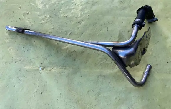 Mercedes-Benz C AMG W204 Fuel injector supply line/pipe A6460700632