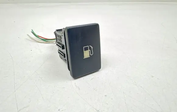 Toyota Avensis T270 Fuel tank opening switch 15C252