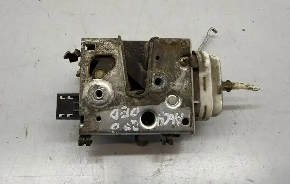 Audi A6 S6 C4 4A Front door lock 4A0173