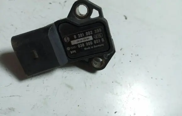 Volkswagen Touran I Air pressure sensor 0281002399 038906051B