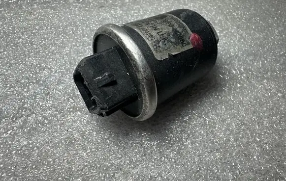 Audi A4 S4 B5 8D Air conditioning (A/C) pressure sensor 8D0959482