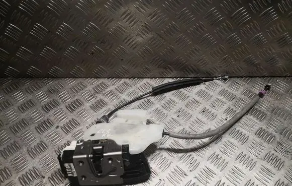 Mercedes-Benz CLS C218 X218 Front door lock A2047202535 2047202535
