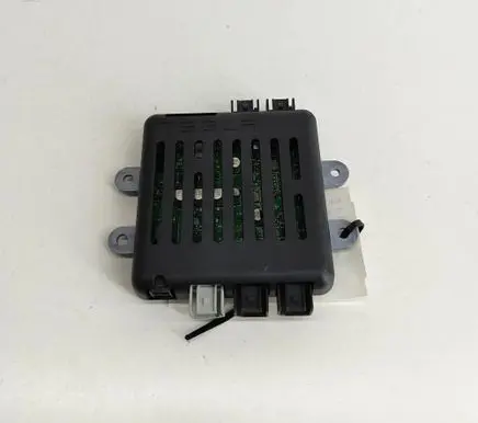 Tesla Model X USB control unit 104282900E