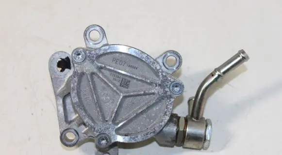 Mazda 3 III Vacuum pump PE0718G00A