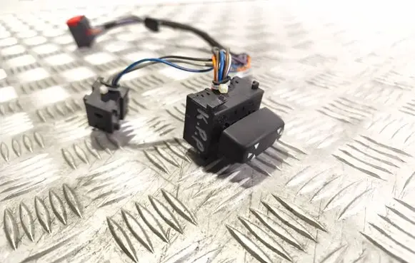 Peugeot 407 Seat control switch 15562700