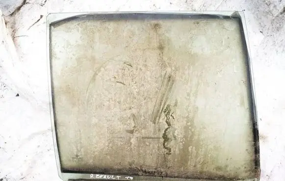 Renault 19 Rear door window glass as2