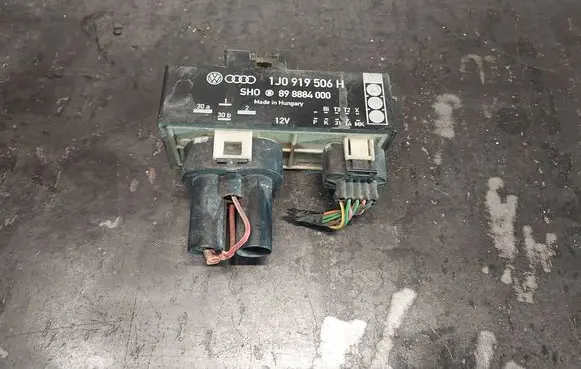 Volkswagen Golf IV Coolant fan relay 1J0919506H 898884000