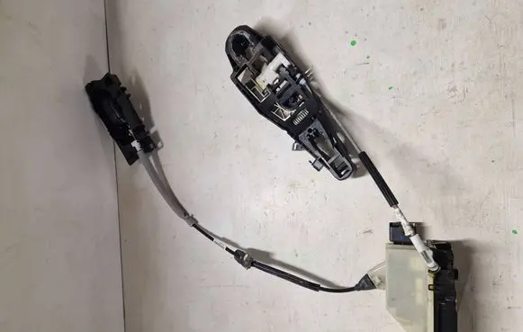 Citroen C4 II Front door lock 9685351480