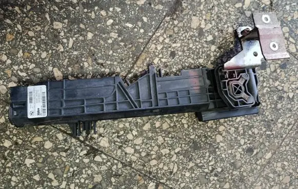 Radiator support slam panel bracket