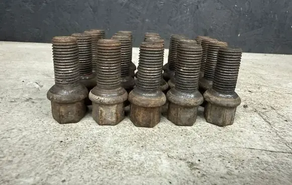 Volkswagen Golf V Nuts/bolts