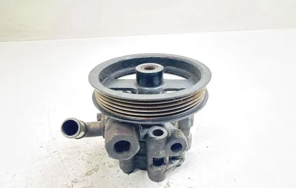 Toyota Corolla Verso E121 Power steering pump