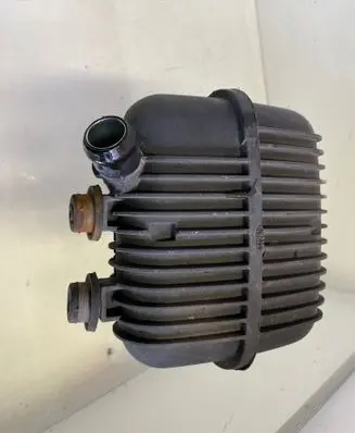 Vacuum air tank