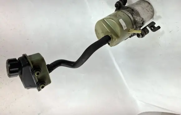 Volvo S40 Power steering pump C6S4B 4N513K514