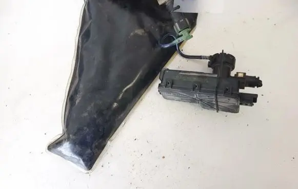 Opel Grandland X AdBlue liquid reservoir 9678033780