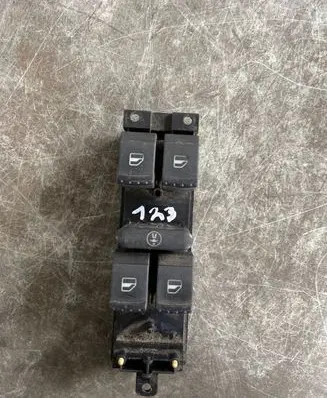Volkswagen PASSAT B7 Electric window control switch 1J4959857 F005S00011