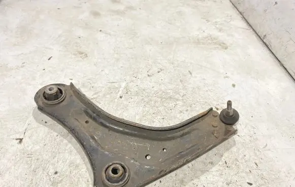 Renault Laguna III Front lower control arm/wishbone