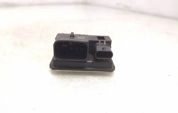 BMW 1 F20 F21 Glow plug pre-heat relay 8570087 121220 0522120103