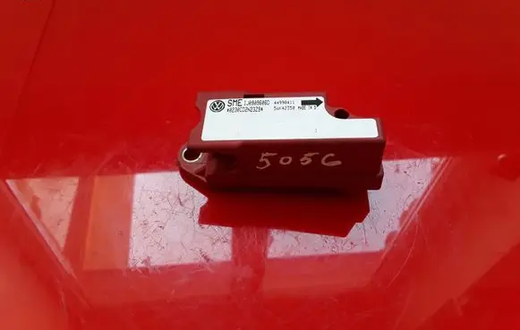 Volkswagen Golf IV Airbag deployment crash/impact sensor 1J0909606D 44990411 5WK42350