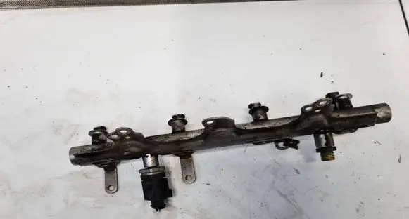 Volkswagen PASSAT CC Fuel main line pipe 06J133317M