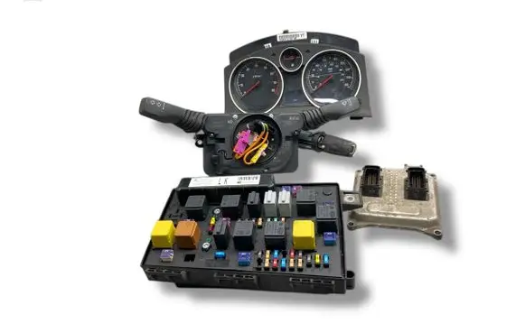 Opel Zafira B Engine ECU kit and lock set 55571558 2080919083 5WK9464