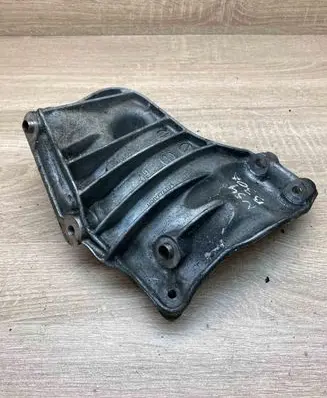 BMW 3 E90 E91 A/C compressor mount bracket 7556836