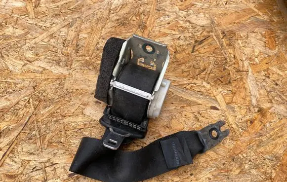 Ford Focus Rear seatbelt 4M51A611B63AJ 4M51A611B68AJ