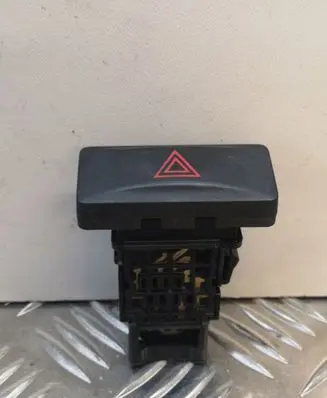 Nissan X-Trail T31 Hazard light switch 06016 8220U