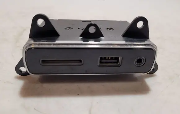 Dodge Durango USB socket connector 68289895AA 61571C3636