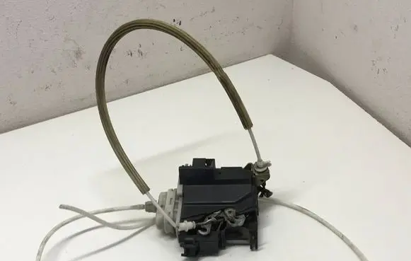 Audi A4 S4 B5 8D Front door lock 8D1837016C