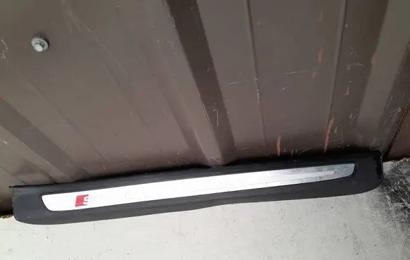 Front sill trim cover